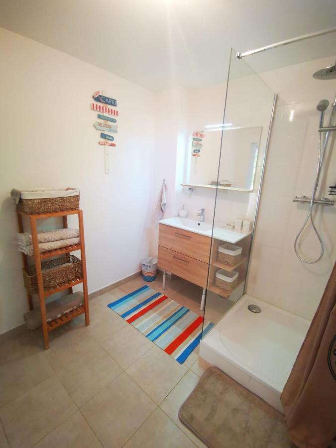 Gites Avec Grande Piscine Et Sa Terrasse Privative Bernis Exterior photo