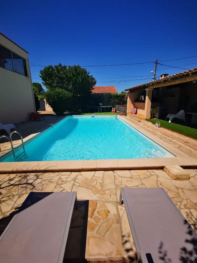 Gites Avec Grande Piscine Et Sa Terrasse Privative Bernis Exterior photo