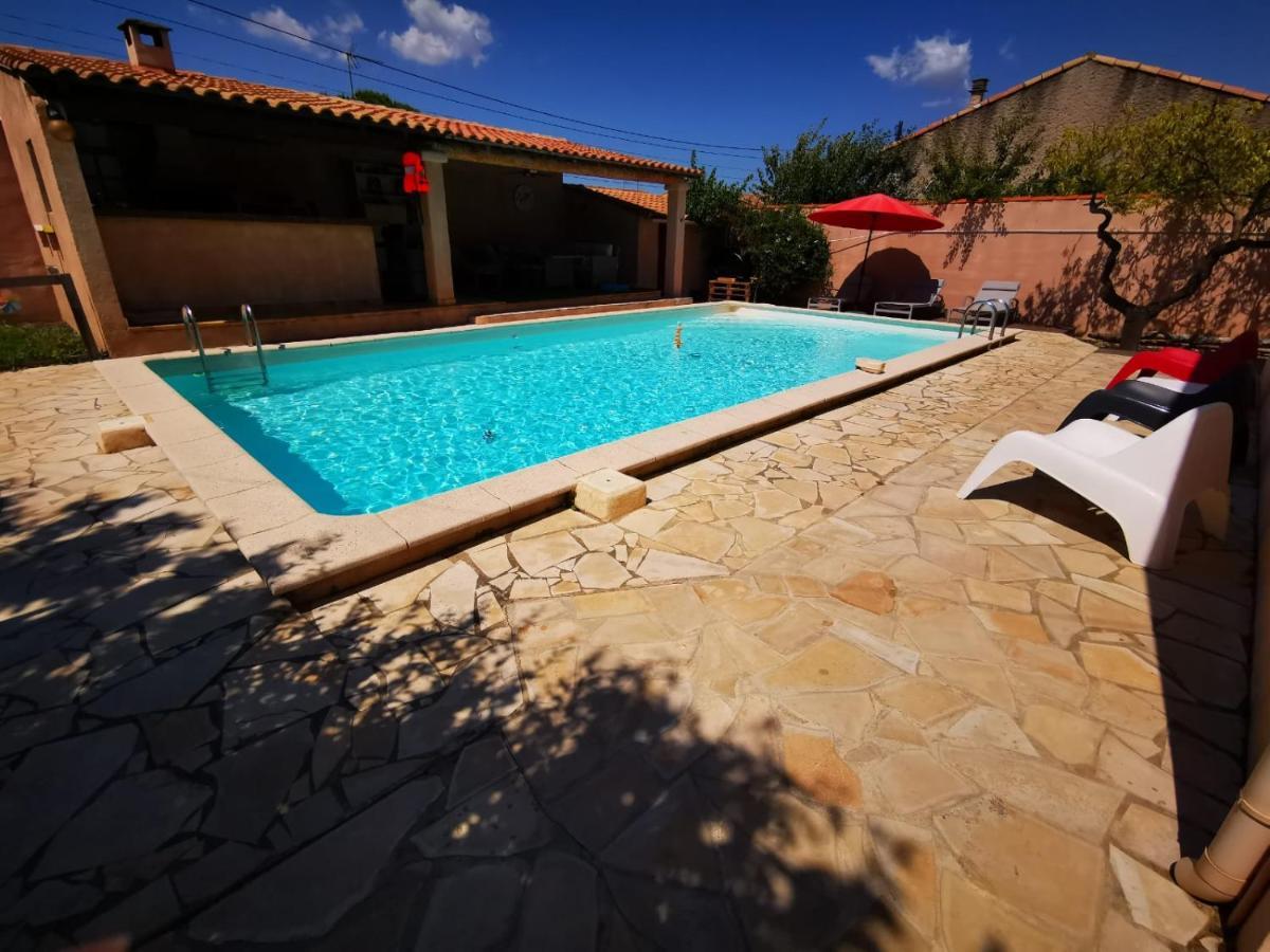 Gites Avec Grande Piscine Et Sa Terrasse Privative Bernis Exterior photo